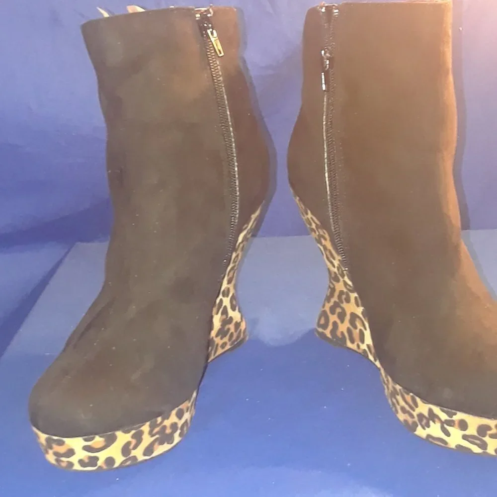 WEDGE ANKLE BOOTIES